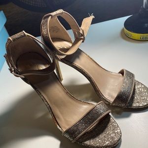 Sparkly tan heels!